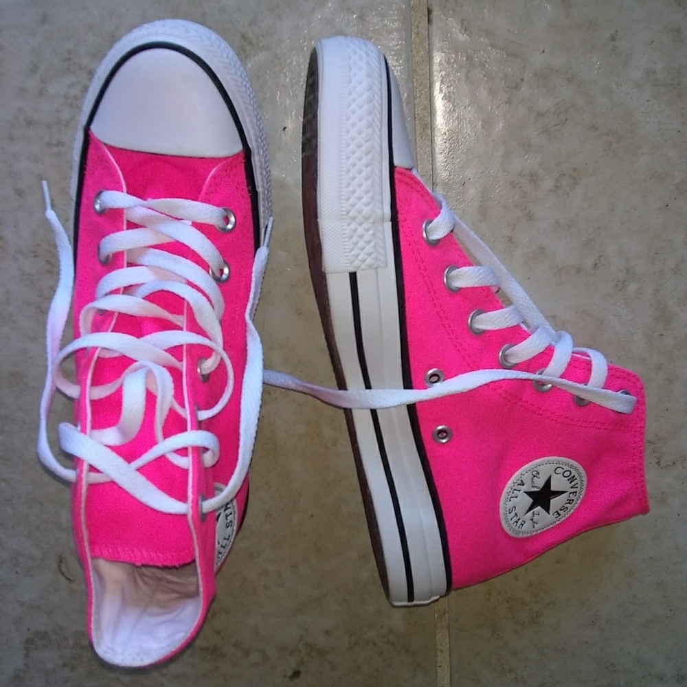 SOLD*BRAND NEW,NEVER EVER WORN* HOT PINK CONVERSE